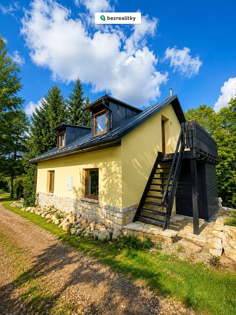 Prodej rodinného domu 92 m², pozemek 1544 m²
